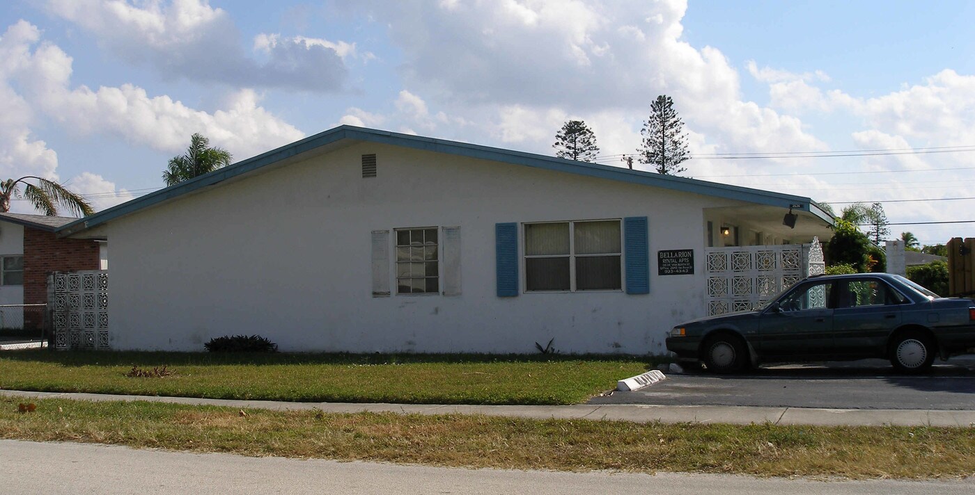 2636 Van Buren St in Hollywood, FL - Building Photo