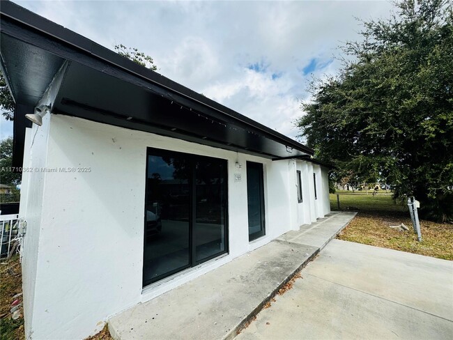 2983 NW 191st Terrace in Miami Gardens, FL - Building Photo - Building Photo