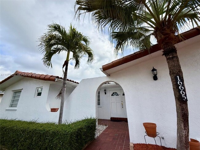 property at 16665 SW 93rd Ct