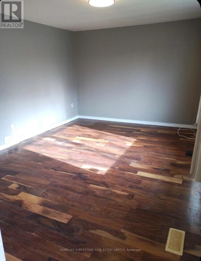 6391 McLeod Rd in Niagara Falls, ON - Building Photo - Building Photo