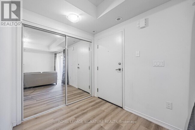 510-510 Kingbird Grove in Toronto, ON - Building Photo - Building Photo
