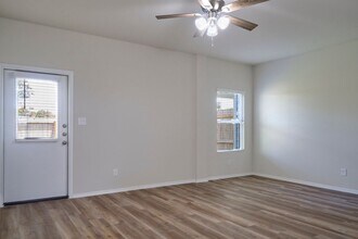 486 Abigail Aly in San Antonio, TX - Building Photo - Building Photo