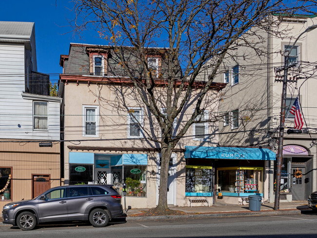 123 Main St in Dobbs Ferry, NY - Foto de edificio - Building Photo