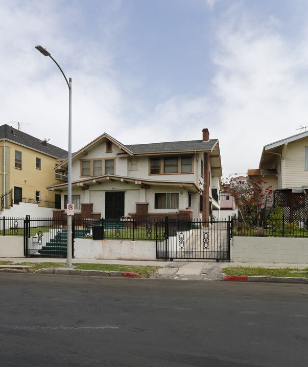 908 S Kingsley Dr in Los Angeles, CA - Foto de edificio