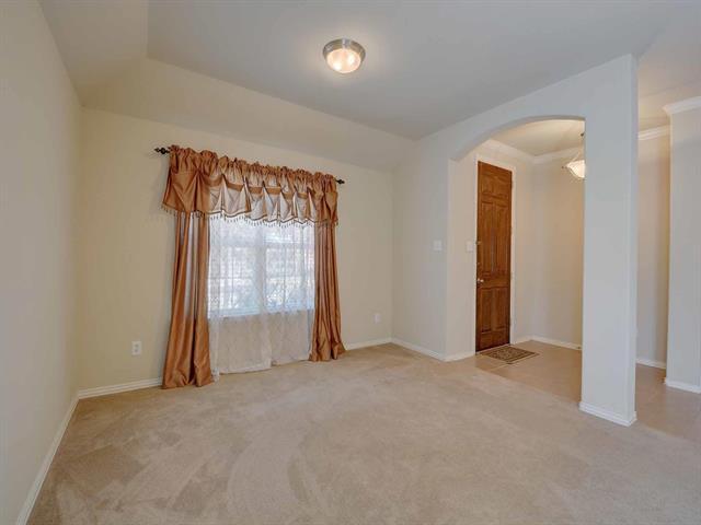 9824 Mcfarring Dr in Fort Worth, TX - Building Photo - Building Photo