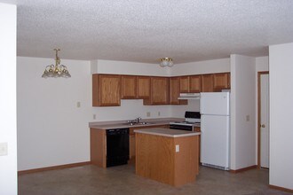 721 Mary Kay Ave, Unit 1/2 in Tomah, WI - Foto de edificio - Building Photo