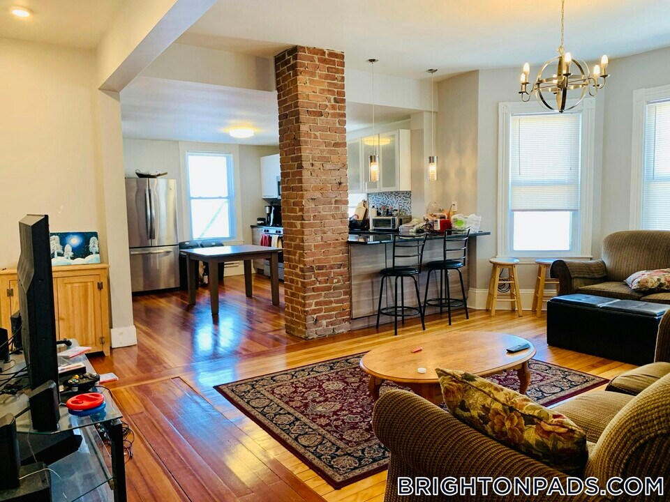 8 Eulita Terrace in Boston, MA - Building Photo