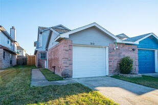 512 Birdsong Dr in League City, TX - Building Photo
