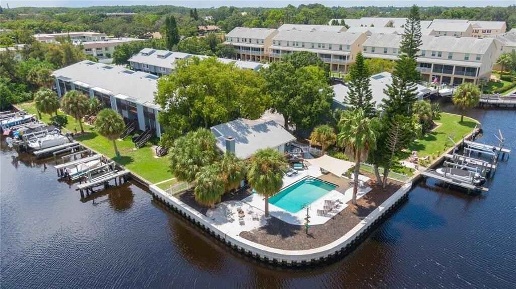 200 Meres Blvd, Unit 27 in Tarpon Springs, FL - Building Photo