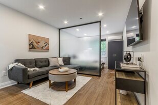 79-81 Duke St in Hamilton, ON - Building Photo