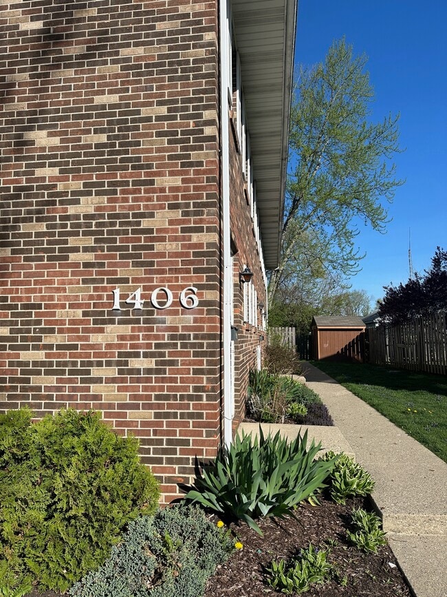 property at 1406 Sunset Dr