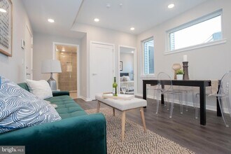 1534 Ridge Ave, Unit 502 in Philadelphia, PA - Foto de edificio - Building Photo