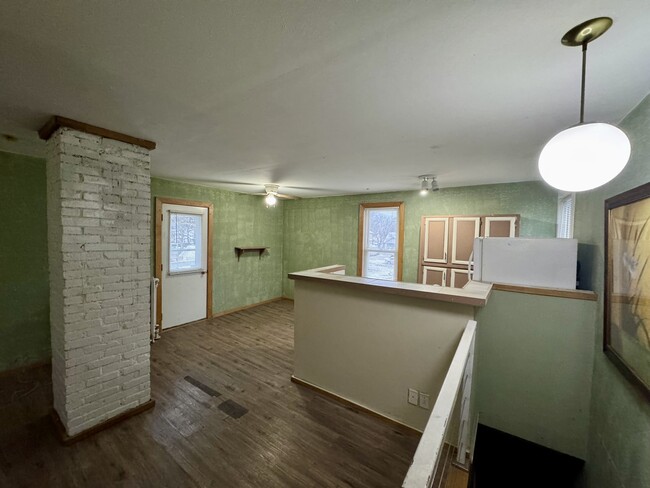 302 W Washington Ave, Unit Apt C in Fairfield, IA - Foto de edificio - Building Photo