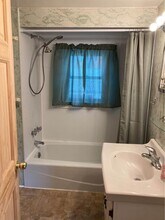 64 Valley St, Unit 2 in Keene, NH - Building Photo - Building Photo