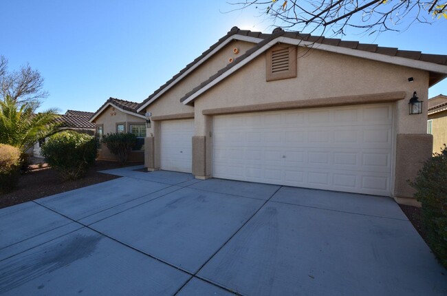 9265 Gentle Cascade Ave in Las Vegas, NV - Building Photo - Building Photo