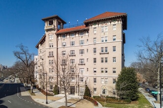 Woodward-A-Condominium in Washington, DC - Foto de edificio - Building Photo