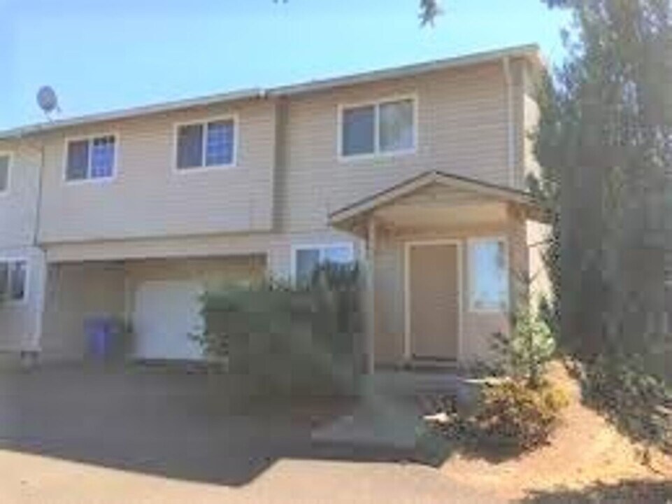6034 SE 122nd Ave in Portland, OR - Building Photo