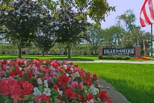 Drakeshire in Farmington, MI - Building Photo