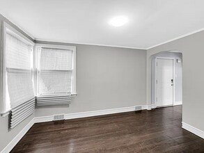 8900 S Dauphin Ave in Chicago, IL - Building Photo - Building Photo
