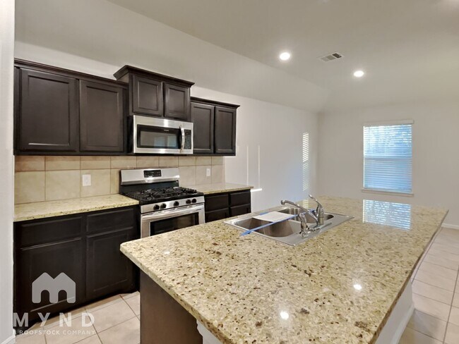 808 Hutchins Dr in Crowley, TX - Building Photo - Building Photo