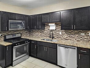 301 Cornell Ave in Calumet City, IL - Building Photo - Building Photo