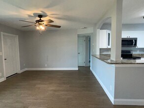 7401 35th Ave N in St. Petersburg, FL - Building Photo - Building Photo