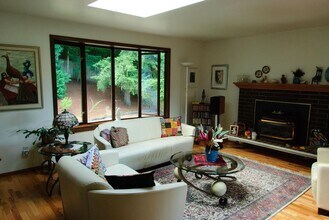 2919 129th Ave NE in Bellevue, WA - Building Photo - Building Photo