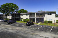 Pinewood Village Condominiums in Melbourne, FL - Building Photo - Building Photo