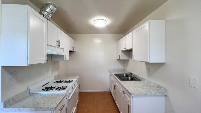 1501 E South