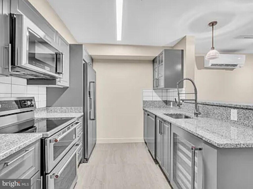 220 2nd St SE in Washington, DC - Building Photo