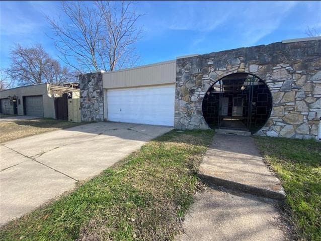 6327 Walraven Cir