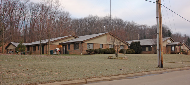 1950 Mctaggart Dr in Akron, OH - Building Photo - Building Photo