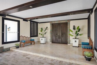 14200 SW 70th Ave in Palmetto Bay, FL - Building Photo - Building Photo