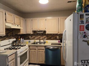 11 Newburgh Dr in Edison, NJ - Building Photo - Building Photo
