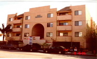 CDE Plaza Apartments in Canoga Park, CA - Building Photo - Building Photo