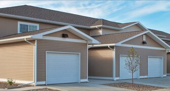 Lincoln Park Townhomes in Dickinson, ND - Building Photo