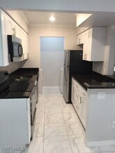 2937 Winkler Ave in Ft. Myers, FL - Foto de edificio - Building Photo