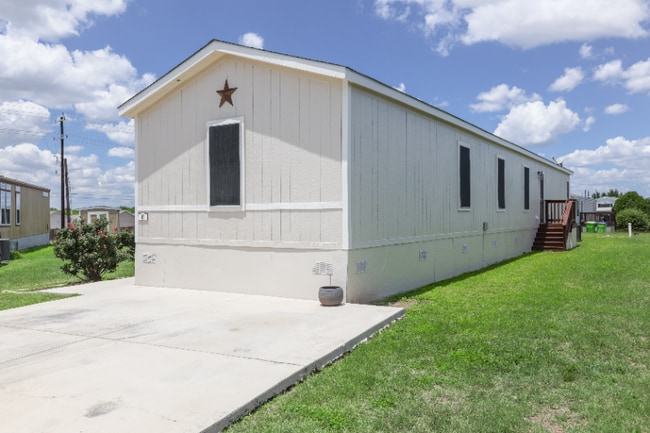 7151 Woodlake Pkwy in San Antonio, TX - Building Photo - Building Photo