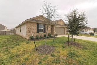 108 Grasslands Trl in Hutto, TX - Building Photo - Building Photo