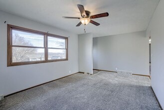 3113 Golden Blvd in Bellevue, NE - Building Photo - Building Photo