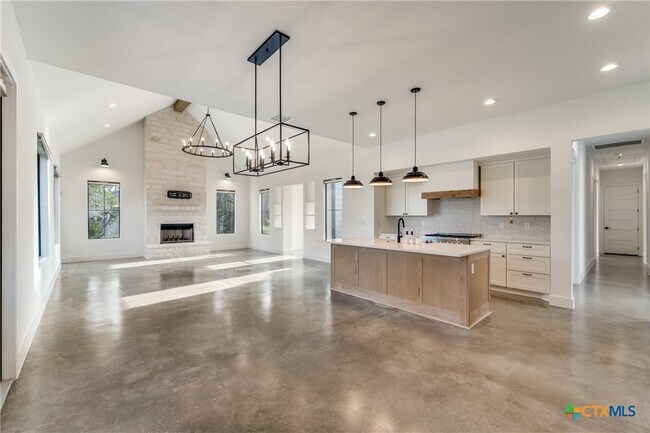 1211 Westhaven Dr in Canyon Lake, TX - Building Photo - Building Photo