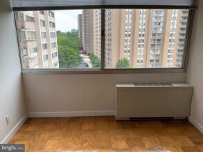 4515 Willard Ave in Chevy Chase, MD - Building Photo - Building Photo