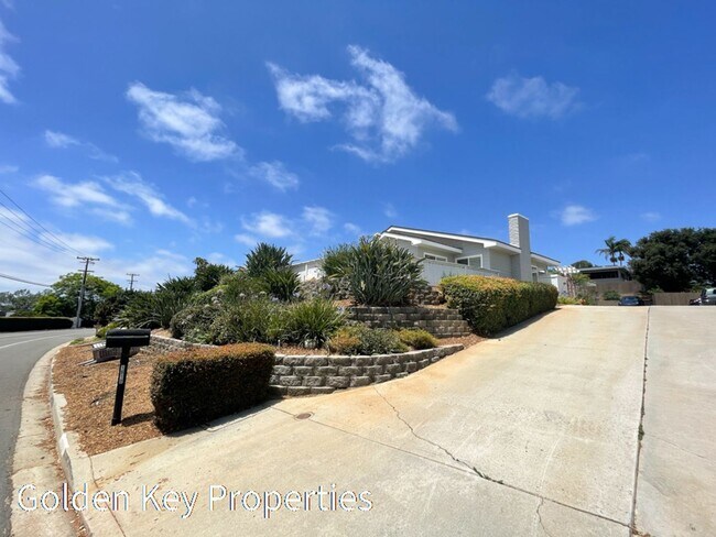 1810 Laurel Rd in Oceanside, CA - Building Photo - Building Photo