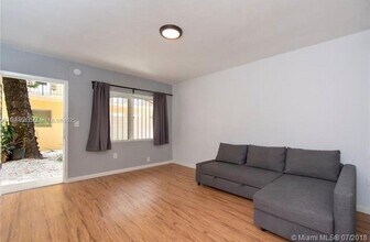 75 Washington Ave in Miami Beach, FL - Building Photo - Building Photo