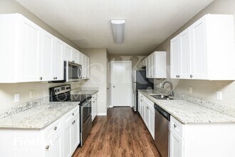 2100 Cedar Ct in Euless, TX - Building Photo - Building Photo