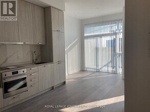 10 Honeycrisp Cres in Vaughan, ON - Building Photo - Building Photo