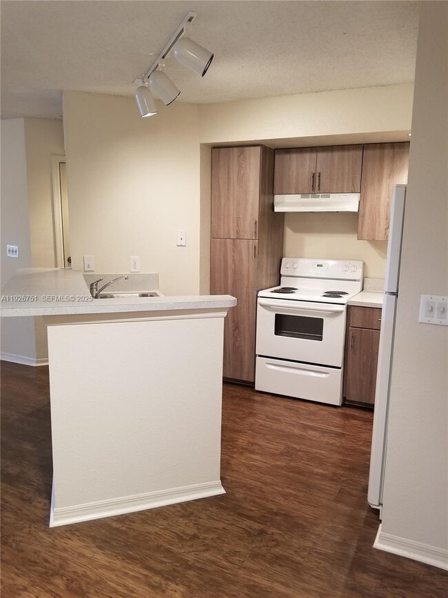 12400 Vista Isles Dr in Plantation, FL - Building Photo - Building Photo