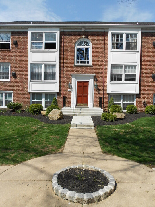 353 Homeland Southway in Baltimore, MD - Building Photo