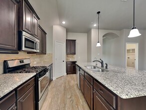 900 McLynn Ct in Rockwall, TX - Foto de edificio - Building Photo