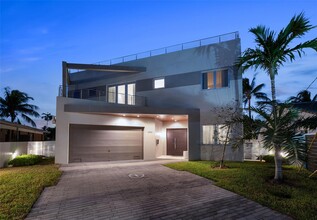 3300 NE 39th St in Fort Lauderdale, FL - Foto de edificio - Building Photo